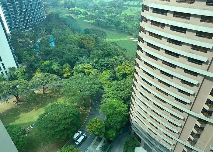 Apartment 55-sqm 1-br Golf Club View In Bgc