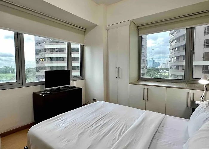 55-sqm 1-br Golf Club View In Bgc Apartment Manila