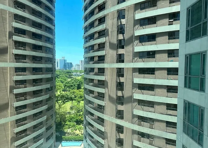 55-sqm 1-br Golf Club View In Bgc Apartment *