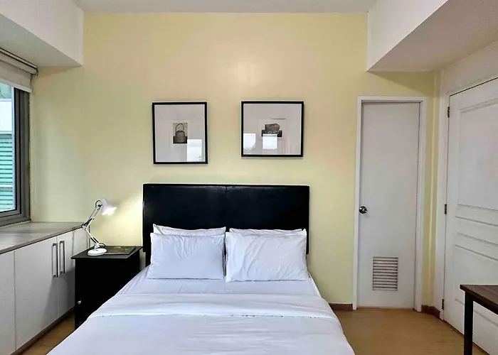 55-sqm 1-br Golf Club View In Bgc Apartment Manila