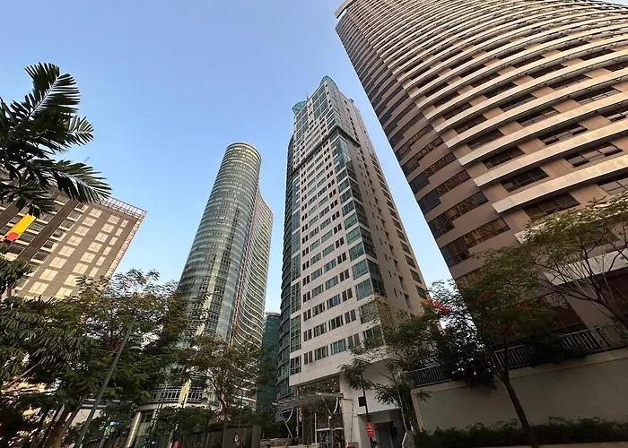 55-sqm 1-br Golf Club View In Bgc Apartment *