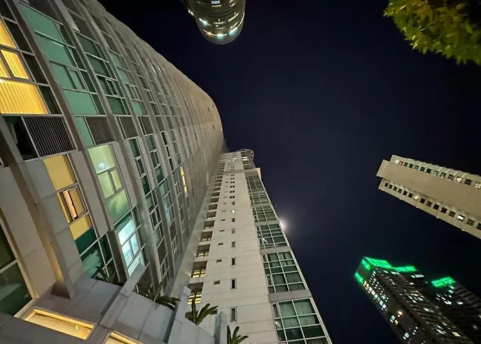 55-sqm 1-br Golf Club View In Bgc Manila